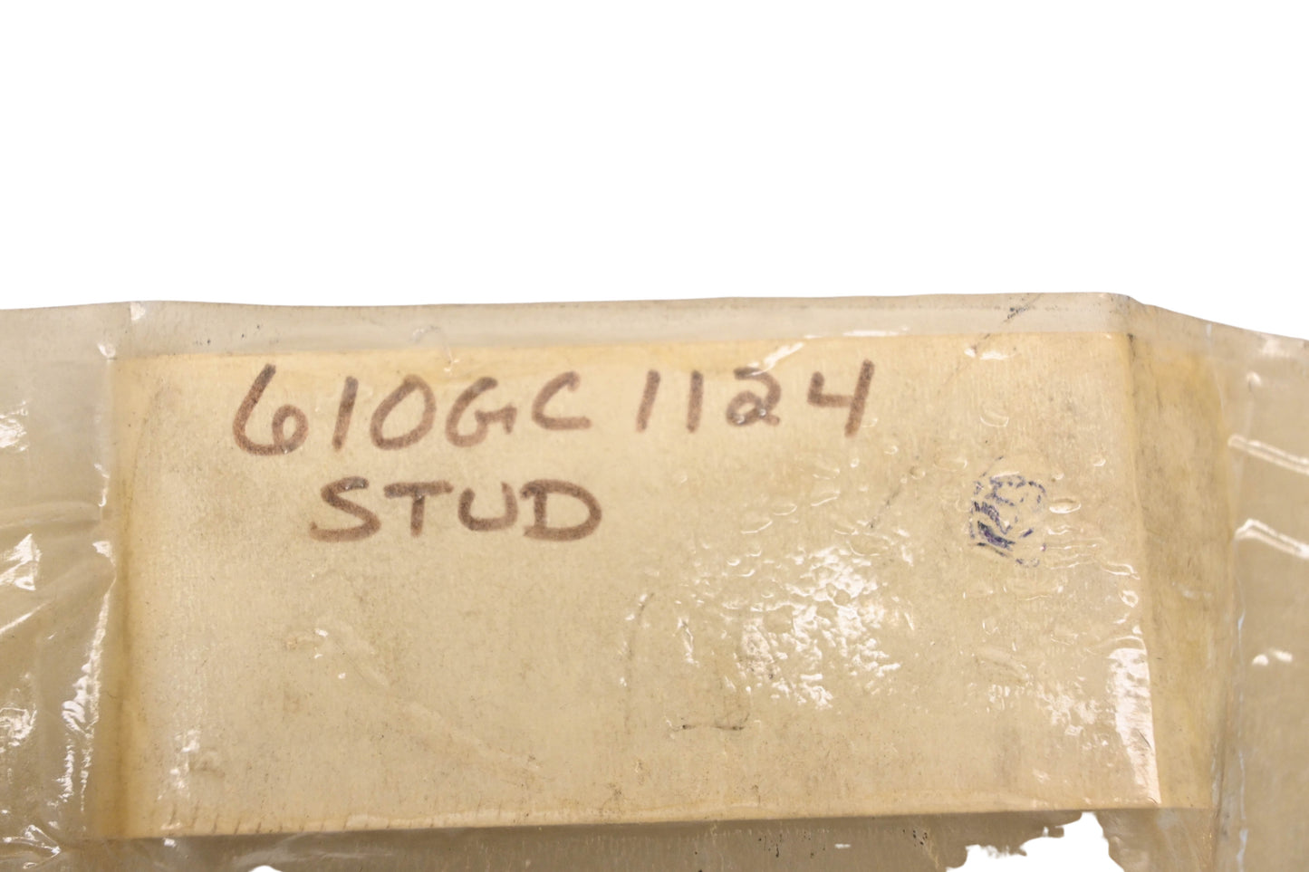 Mack 610GC1124 Stud NOS