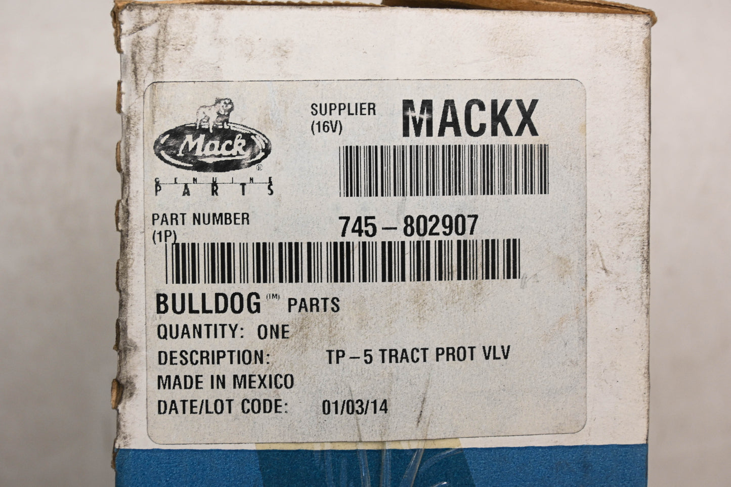 Mack 745-802907, T-112852-B Bendix TP-5 Tractor Protection Valve NOS