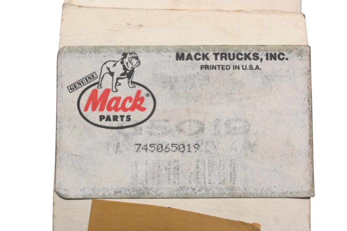 Mack 745065019, 103219 Bendix Air Brake Control Valve NOS
