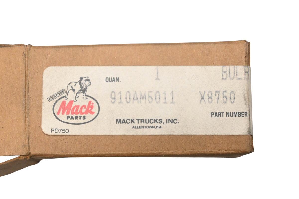 Mack 910AM5011 Bulb & Socket Assembly NOS