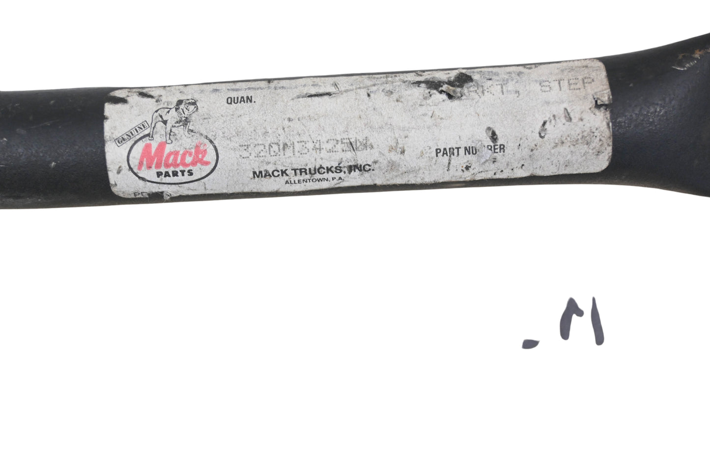 Mack 32QM3425M Lefthand Step Bracket NOS