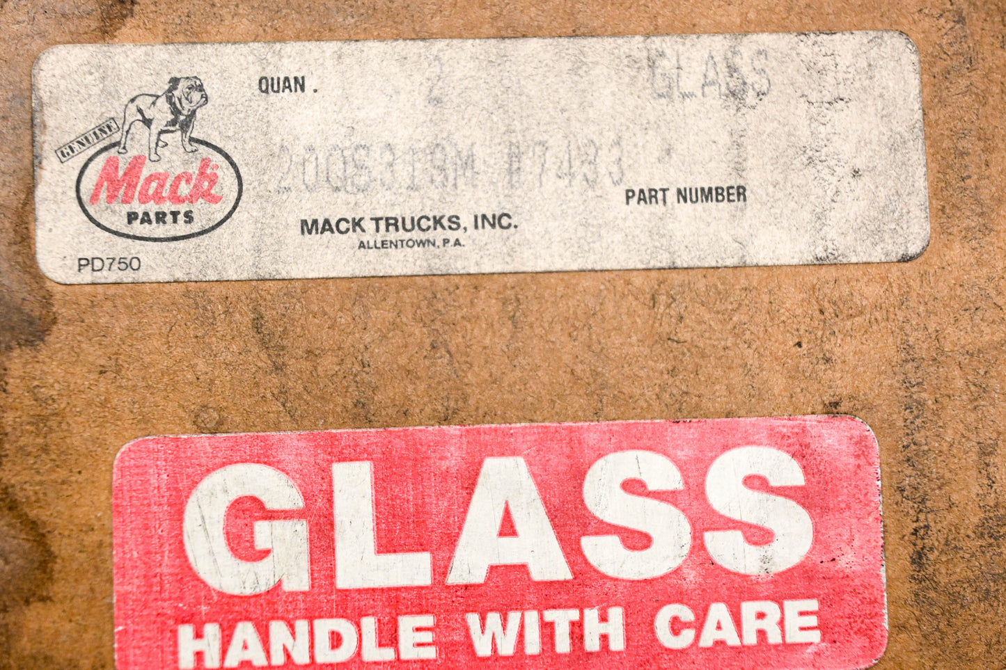 Mack 20QS319M Windshield Glass Replacement NOS