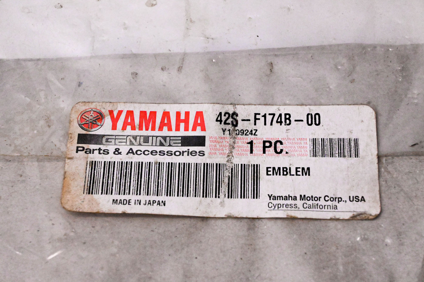 New OEM Yamaha 42S-F174B-00-00 Emblem NOS