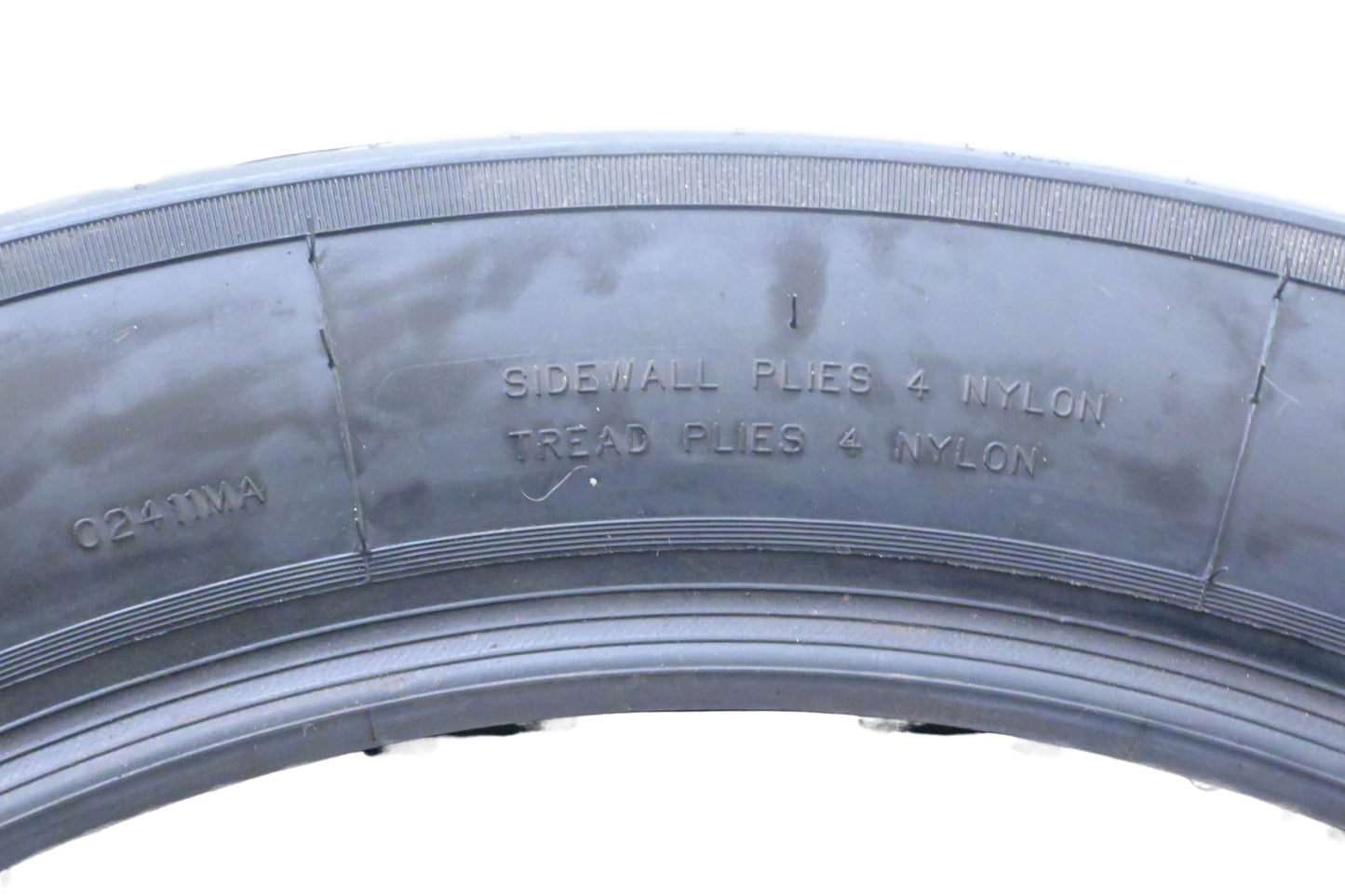 Avon AM42, 2844912 Venom 150/80B-16 81H Rear Tire NOS