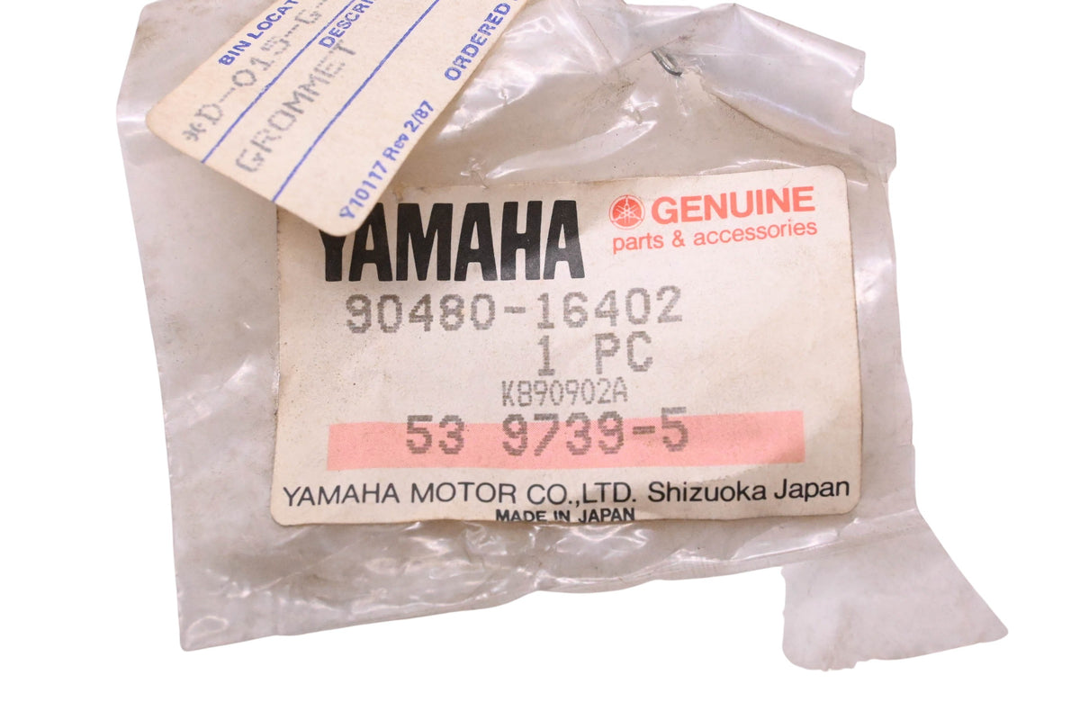 New OEM Yamaha 90480-16402-00 Rubber Fairing Grommet NOS