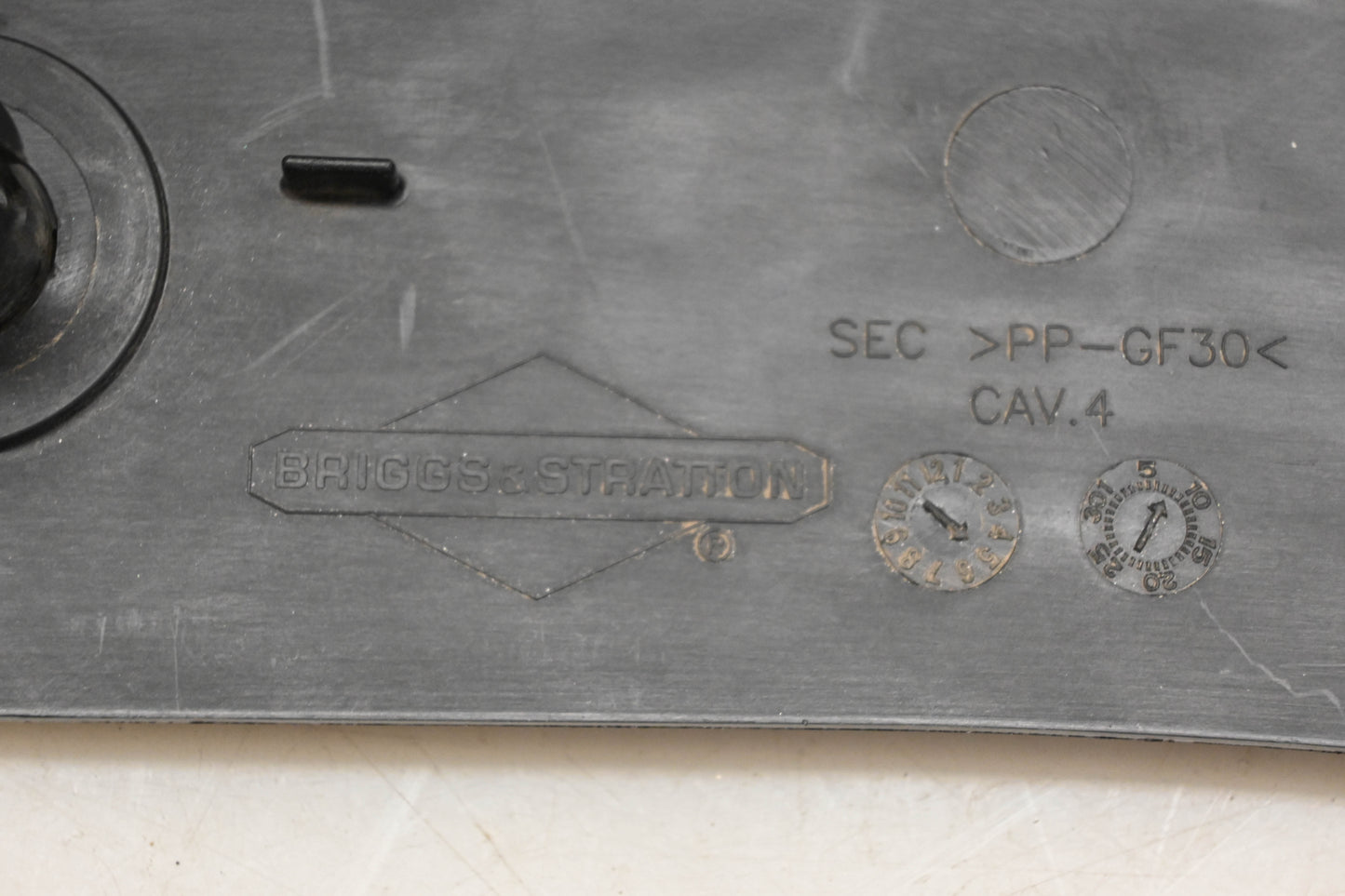 New OEM Briggs & Stratton 591647 Air Cleaner Cover NOS