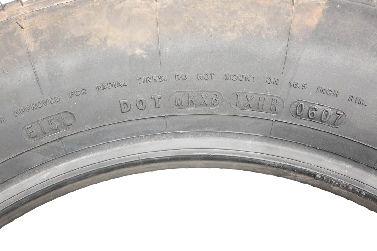 Dunlop 266-0020-64, 198538 Signature P215/60R16 94T Touring Tire NOS