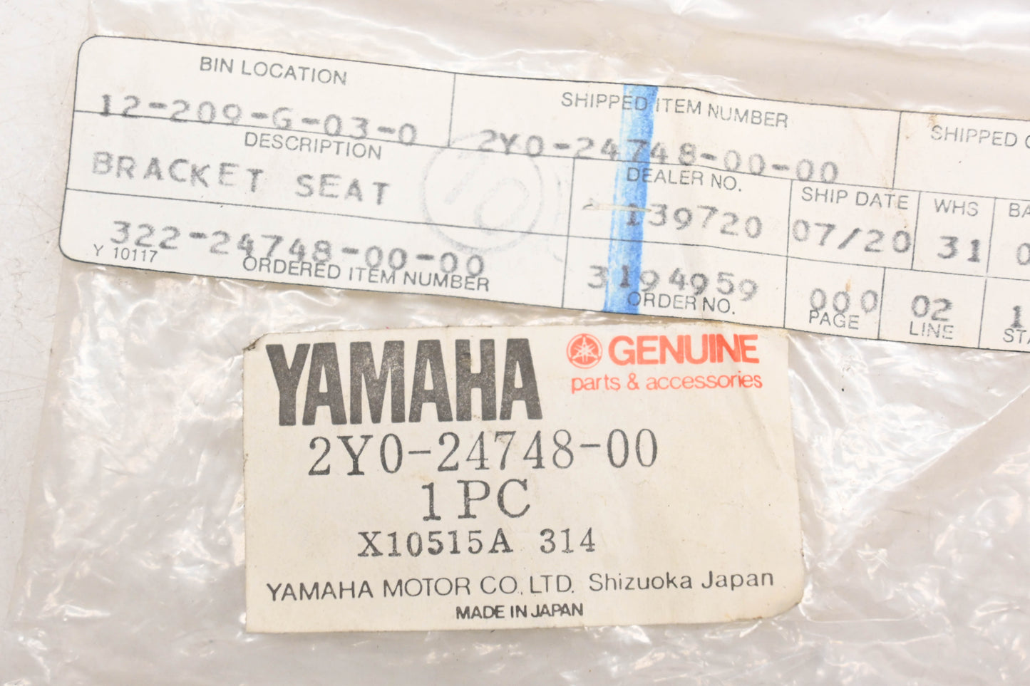 New OEM Yamaha 2Y0-24748-00-00 Seat Bracket NOS
