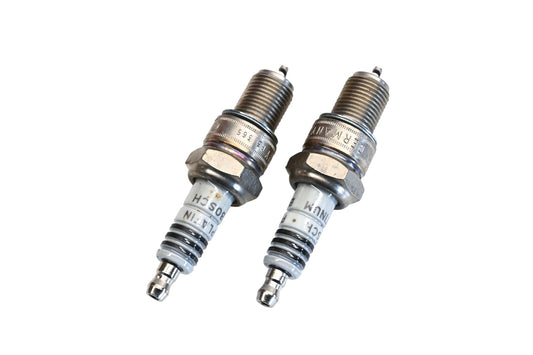Bosch Platinum Spark Plugs Qty 2 NOS