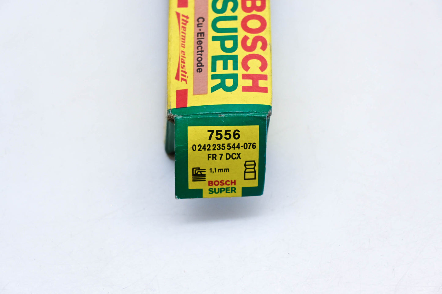 Bosch FR7DCX, 0242235544-076, 7556 Super Spark Plug NOS