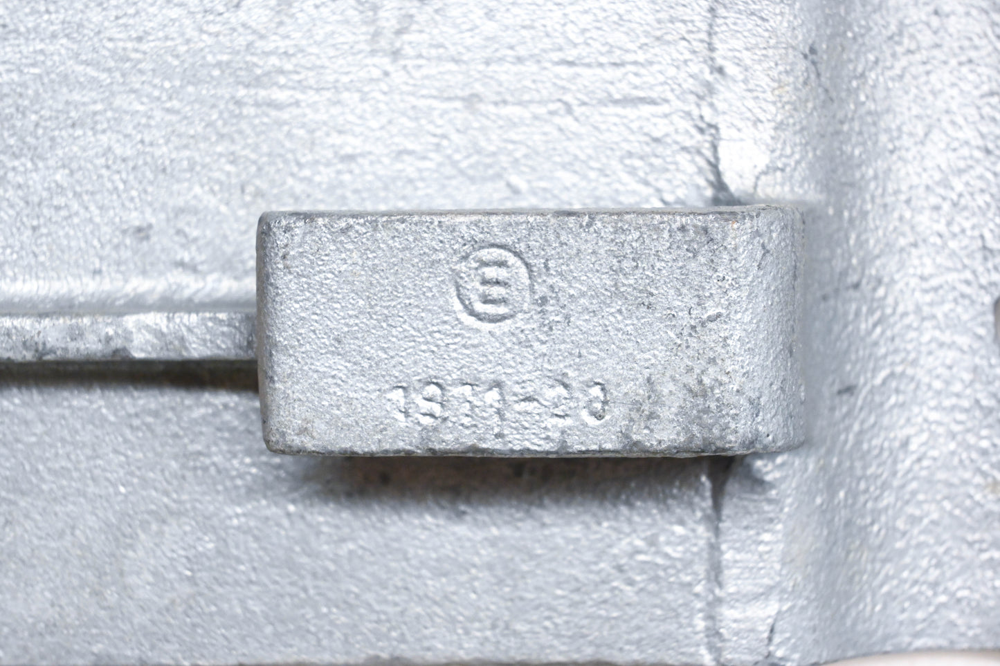 Aftermarket 1971-20-13 Metal 3-Point Lock Strap