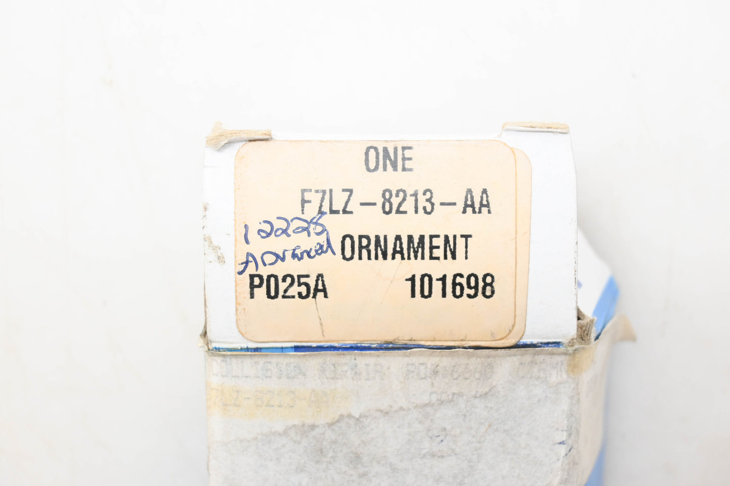 New OEM Ford F7LZ-8213-AA Lincoln Mark VIII Grill Emblem NOS