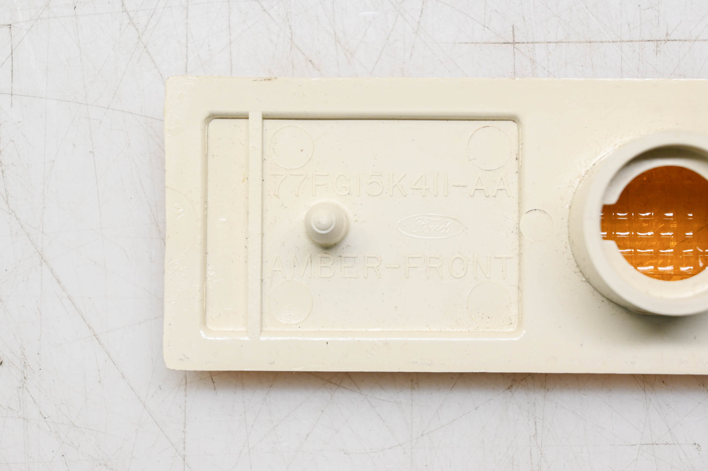 New OEM Ford D8RZ-15A201-A, 77FG15K411-AA Front Marker Amber Lamp Assembly NOS