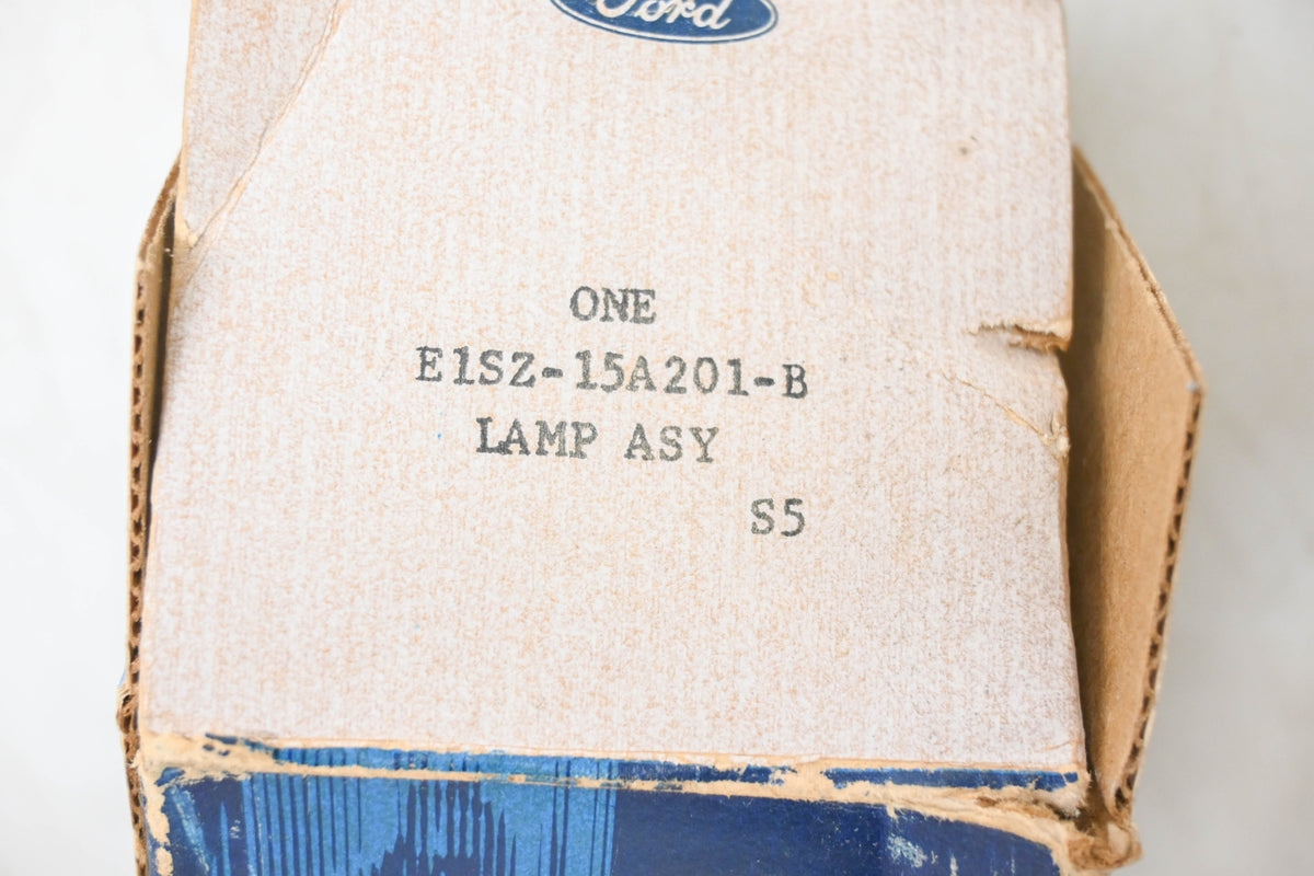 New OEM Ford E1SZ-15A201-B Rear Driver Side Marker Lamp NOS