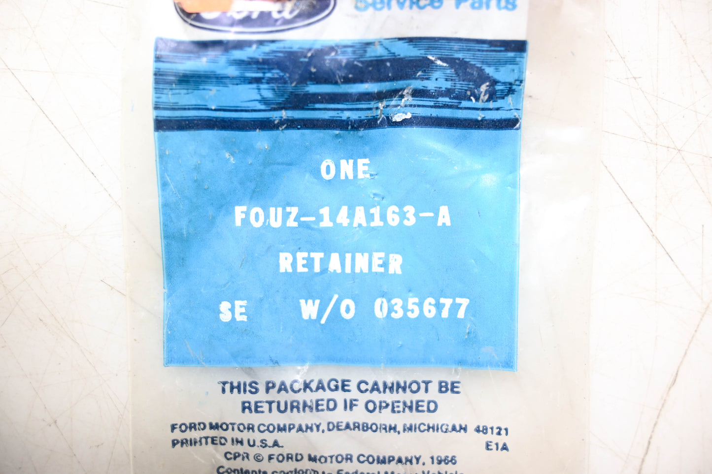 New OEM Ford FOUZ-14A163-A Retainer NOS