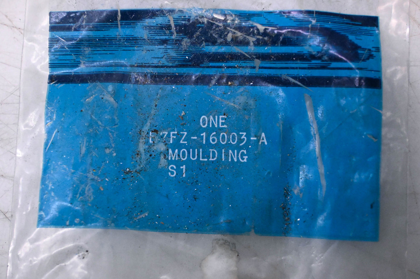 New OEM Ford E7FZ-16003-A Right Side Front Fender Moulding NOS