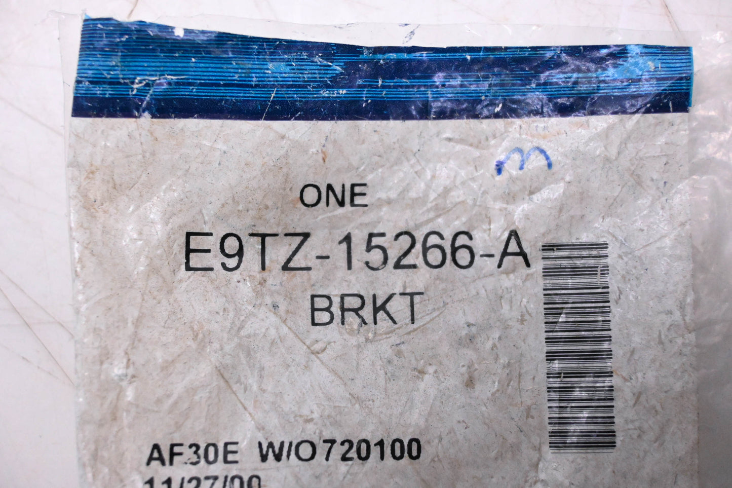 New OEM Ford E9TZ-15266-A Fog Lamp Bracket Assembly Kit NOS