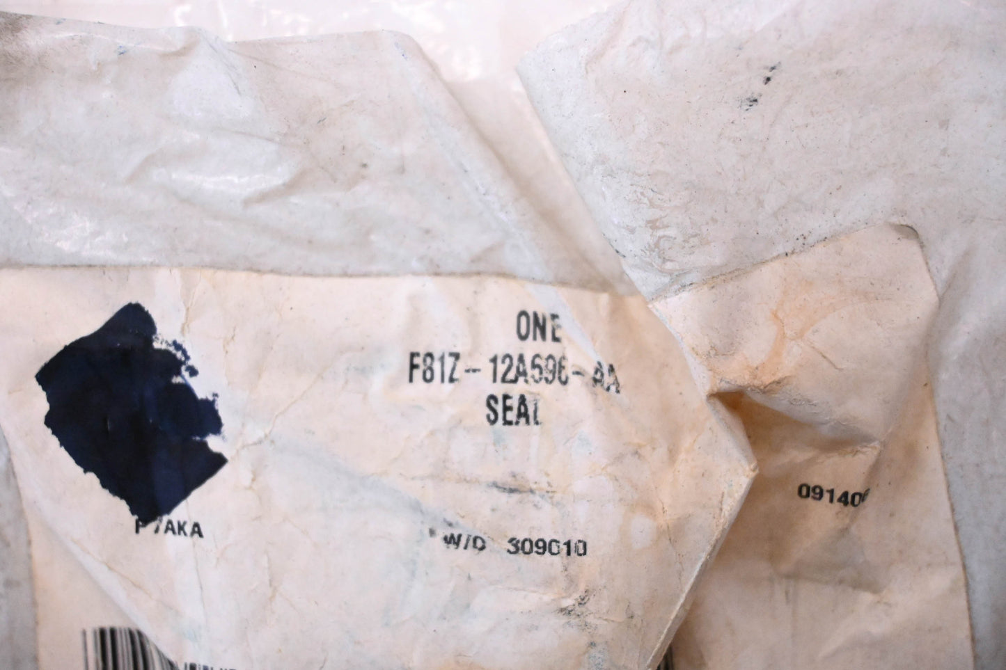 New OEM Ford F81Z-12A696-AA Rubber Seal Insulator NOS