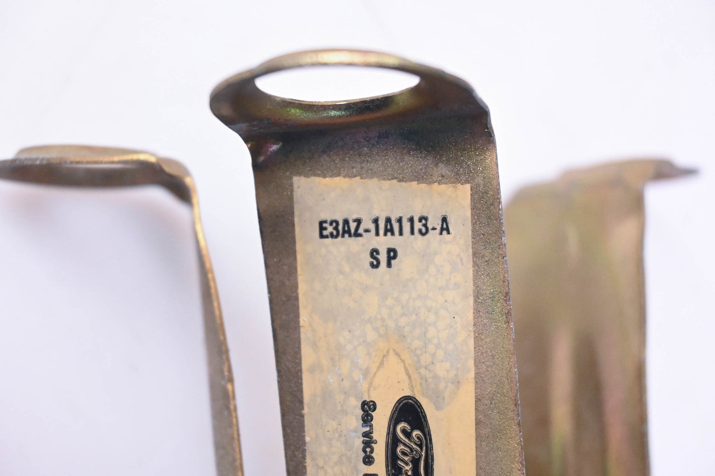 New OEM Ford E3AZ-1A113-A Hubcap Bracket NOS