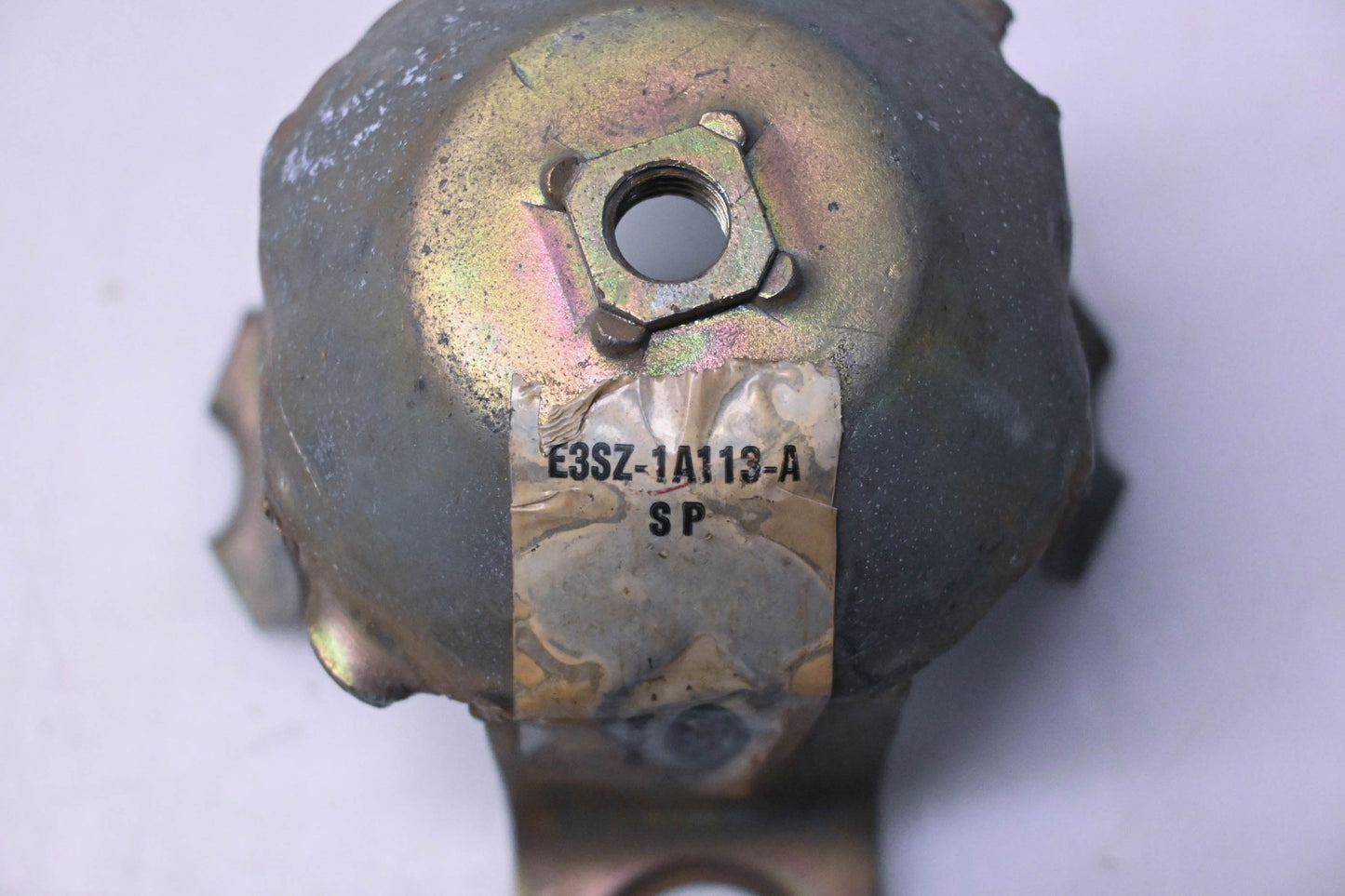 New OEM Ford E3SZ-1A113-A Hubcap Bracket NOS