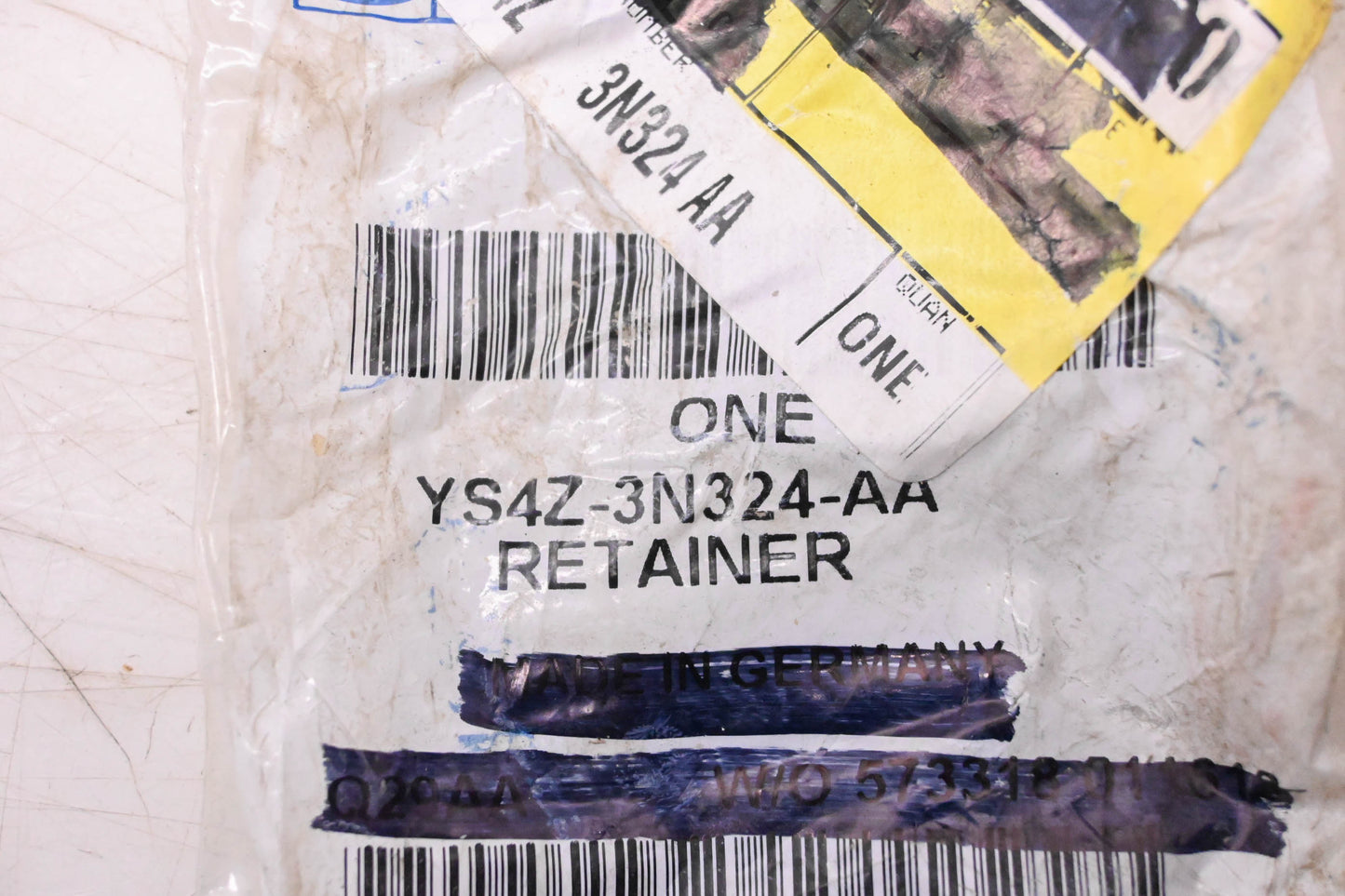 New OEM Ford YS4Z-3N324-AA Axle Shaft Bearing Retainer NOS