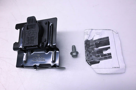 New OEM Ford 6C3T-15A416-BA Trailer Hitch Socket & Bracket Assembly Kit NOS
