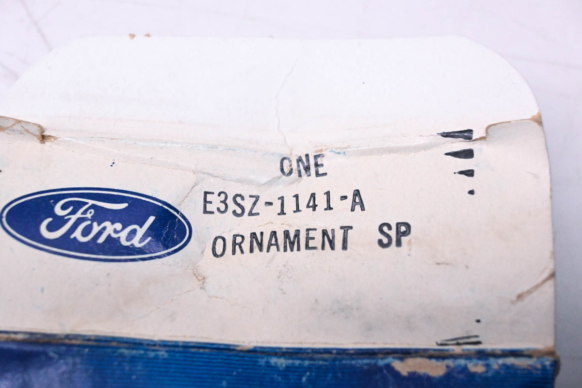 New OEM Ford E3SZ-1141-A Wheel Center Cap Ornament NOS
