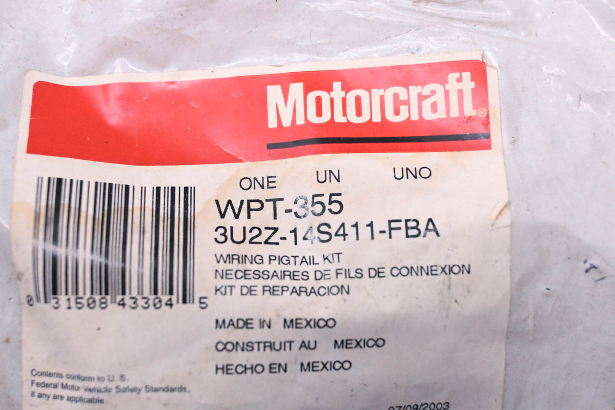 New OEM Motorcraft WPT-355, 3U2Z-14S411-FBA 12 Volt Power Accessory Outlet Kit NOS
