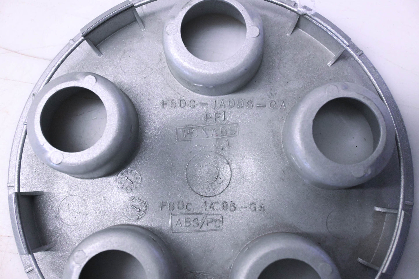 New OEM Ford F6DC-1A096-GA, F6DC-1A096-CA Silver Center Hub Cap NOS