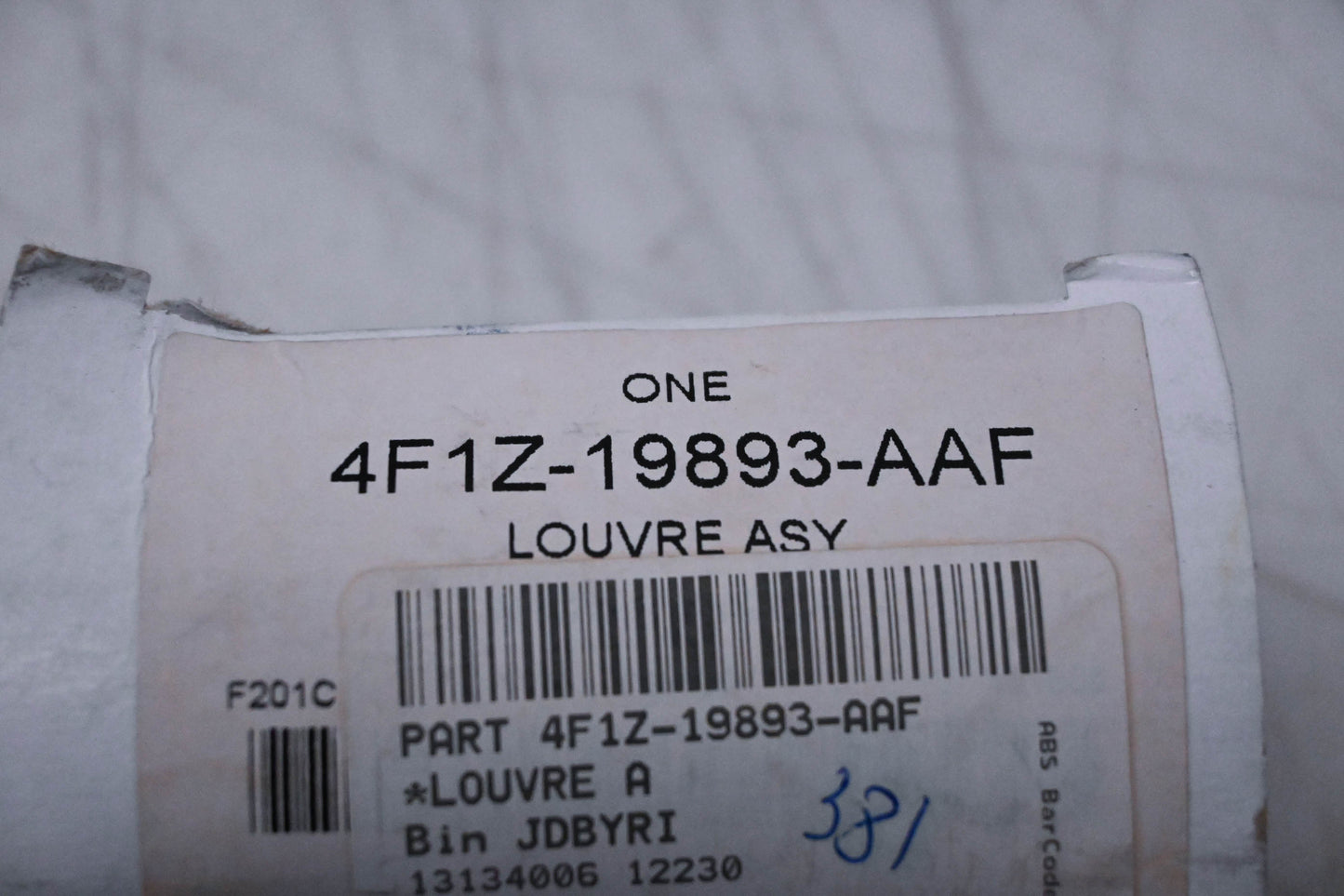New OEM Ford 4F1Z-19893-AAF Air Vent Louvre Assembly NOS