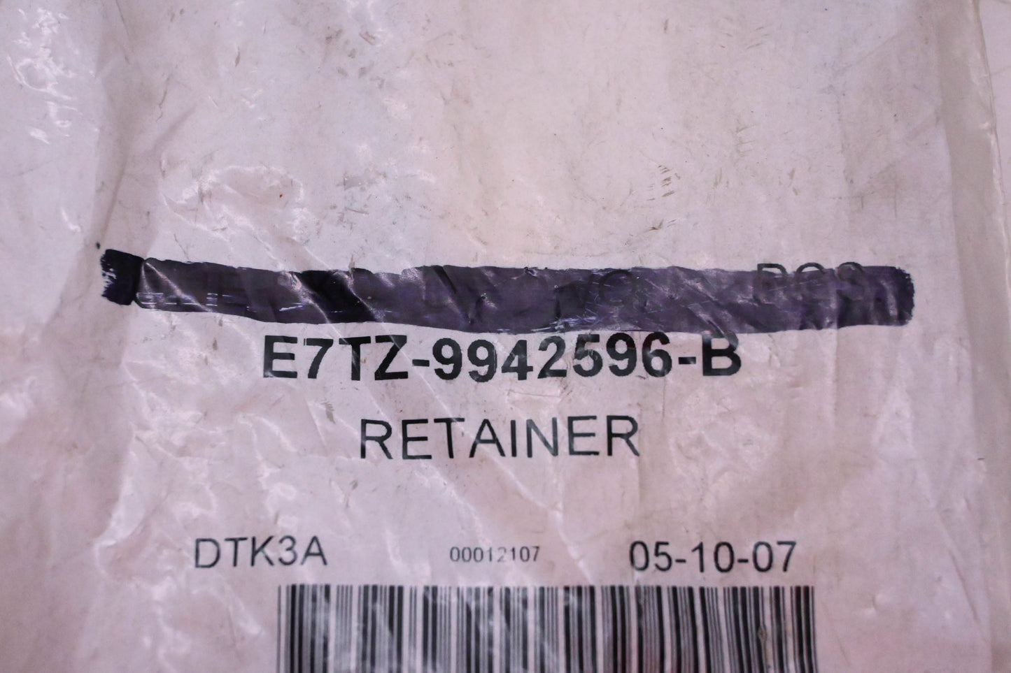 New OEM Ford E7TZ-9942596-B Retainer NOS