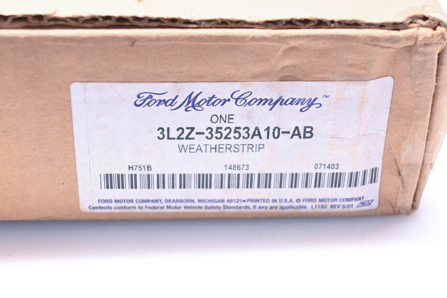 New OEM Ford 3L2Z-35253A10-AB Rear Door Weatherstrip Assembly NOS