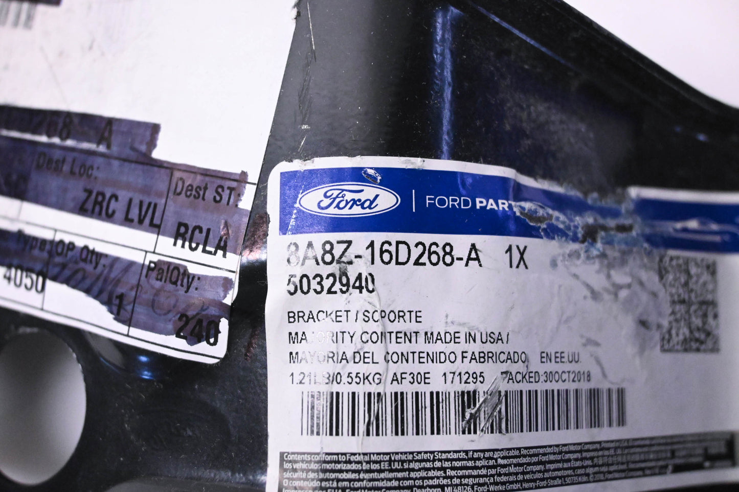 New OEM Ford 8A8Z-16D268-A, 5032940 Fender Mounting Bracket NOS