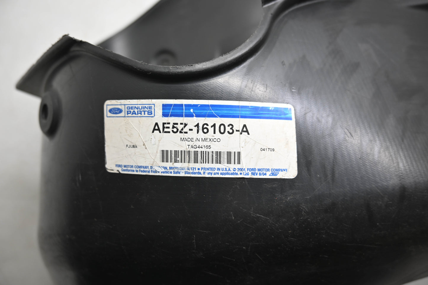 New OEM Ford AE5Z-16103-A, AH33-5416031 Side Fender Liner NOS