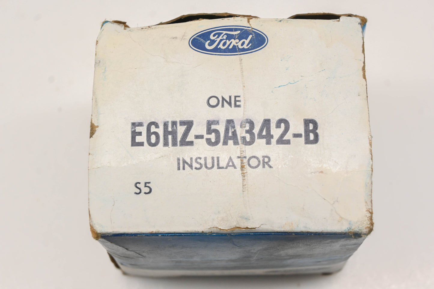 New OEM Ford E6HZ-5A342-B Spring Insulator Bracket NOS