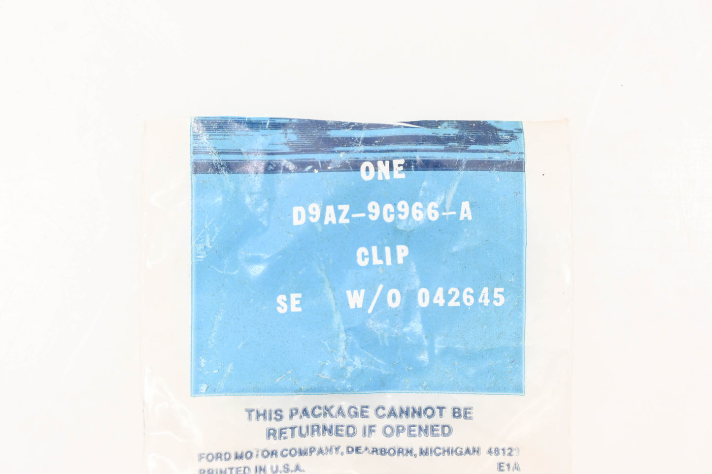 New OEM Ford D9AZ-9C966-A Clip NOS