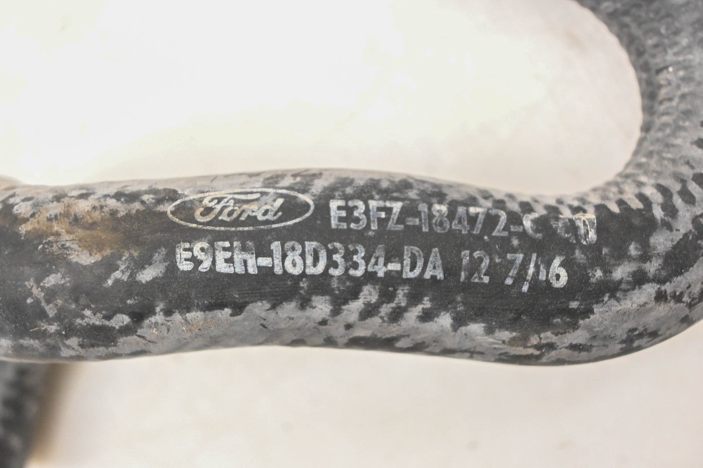 New OEM Ford E3FZ-18472-C, E9EH-18D334-DA Heater Hose NOS