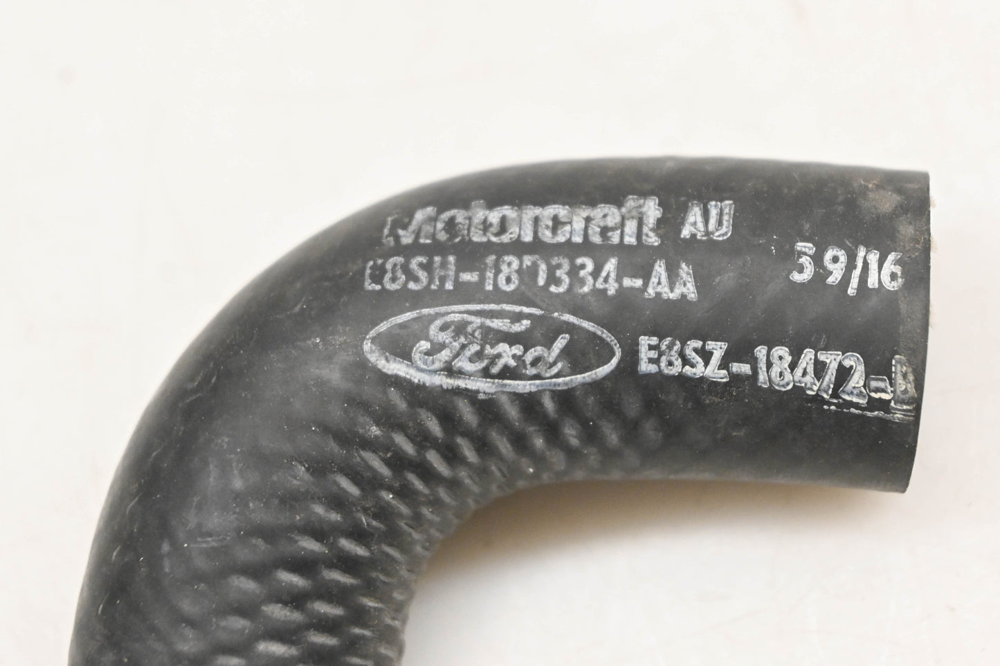 New OEM Ford E8SZ-18472-B, E8SH-18D334-AA Heater Hose NOS
