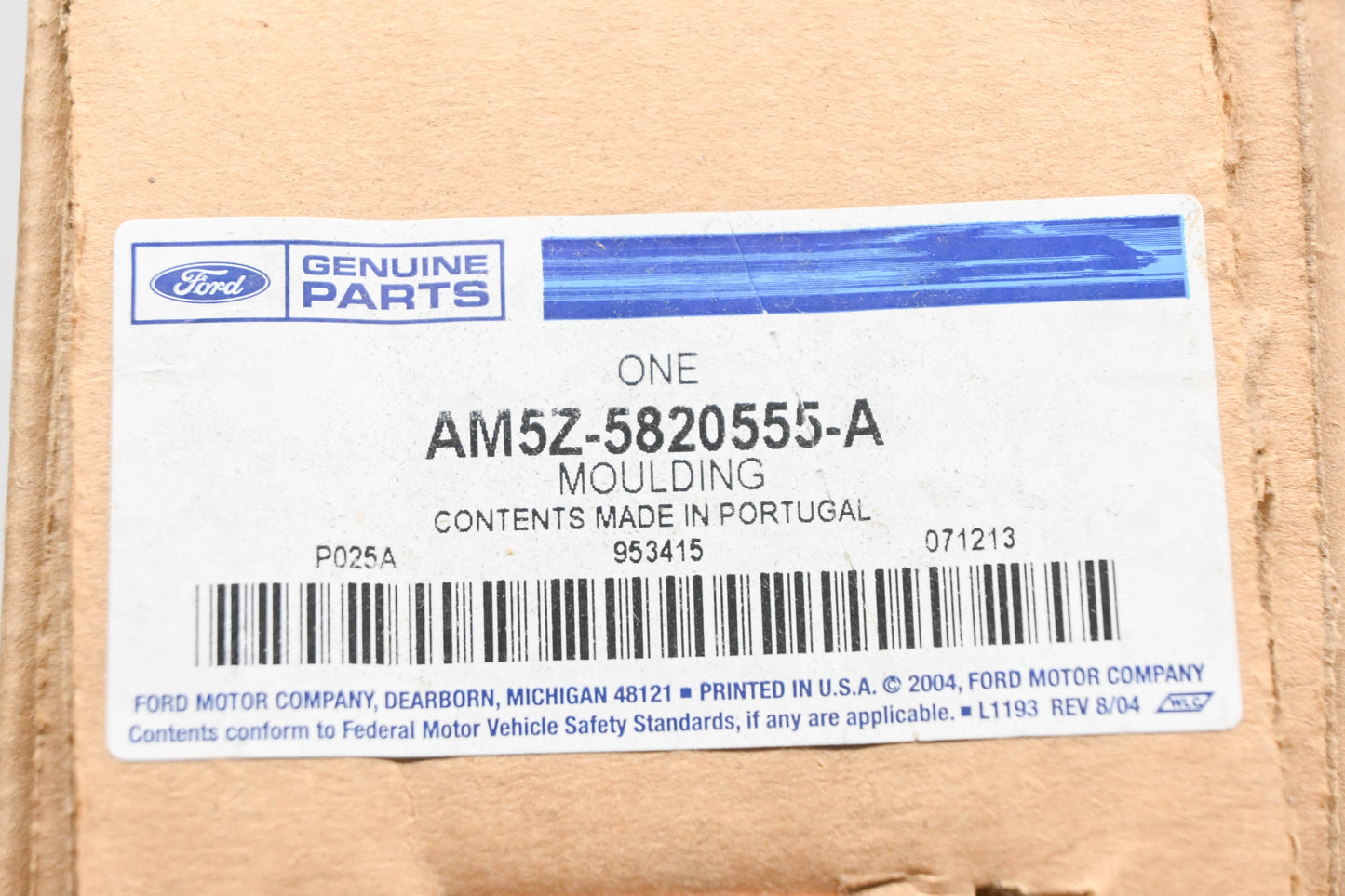 New OEM Ford AM5Z-5820555-A, AM51-U20899-AE, 1737782 Driver Side Window Molding NOS
