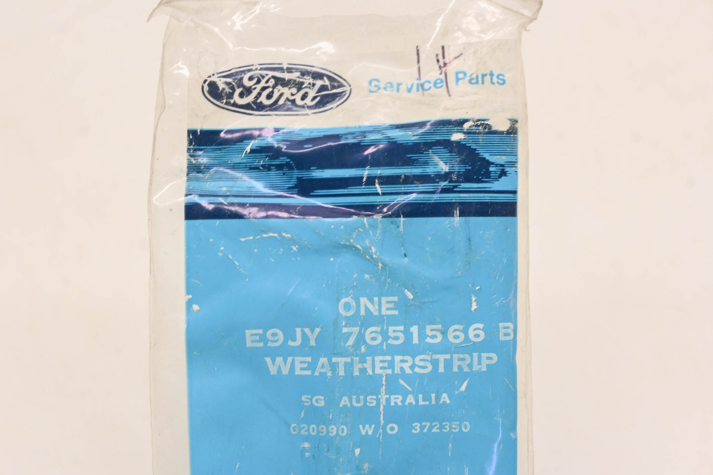 New OEM Ford E9JY-7651566-B Right Rear Convertible Top Weatherstrip NOS
