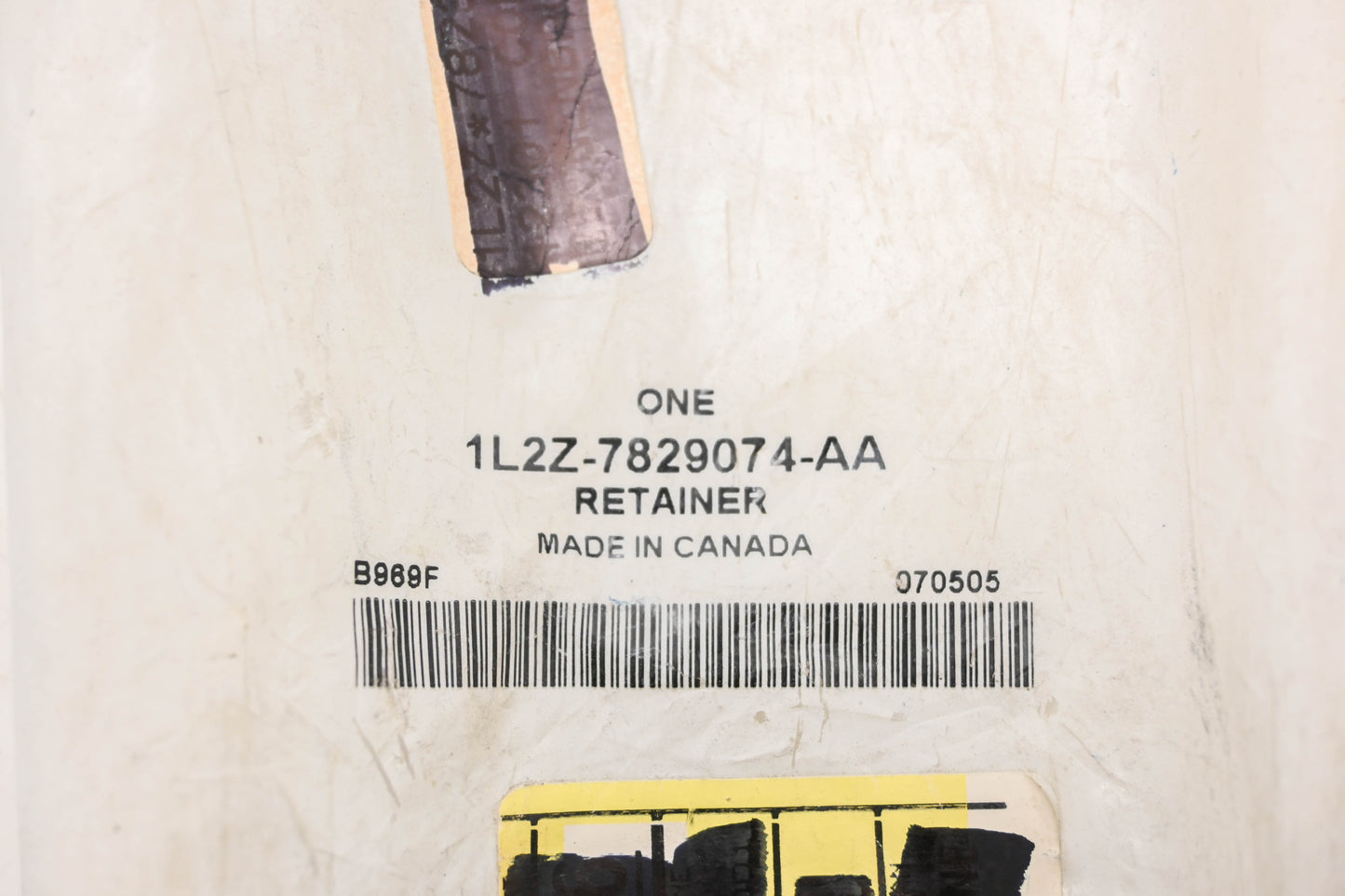 New OEM Ford 1L2Z-7829074-AA Passenger Side Retainer NOS