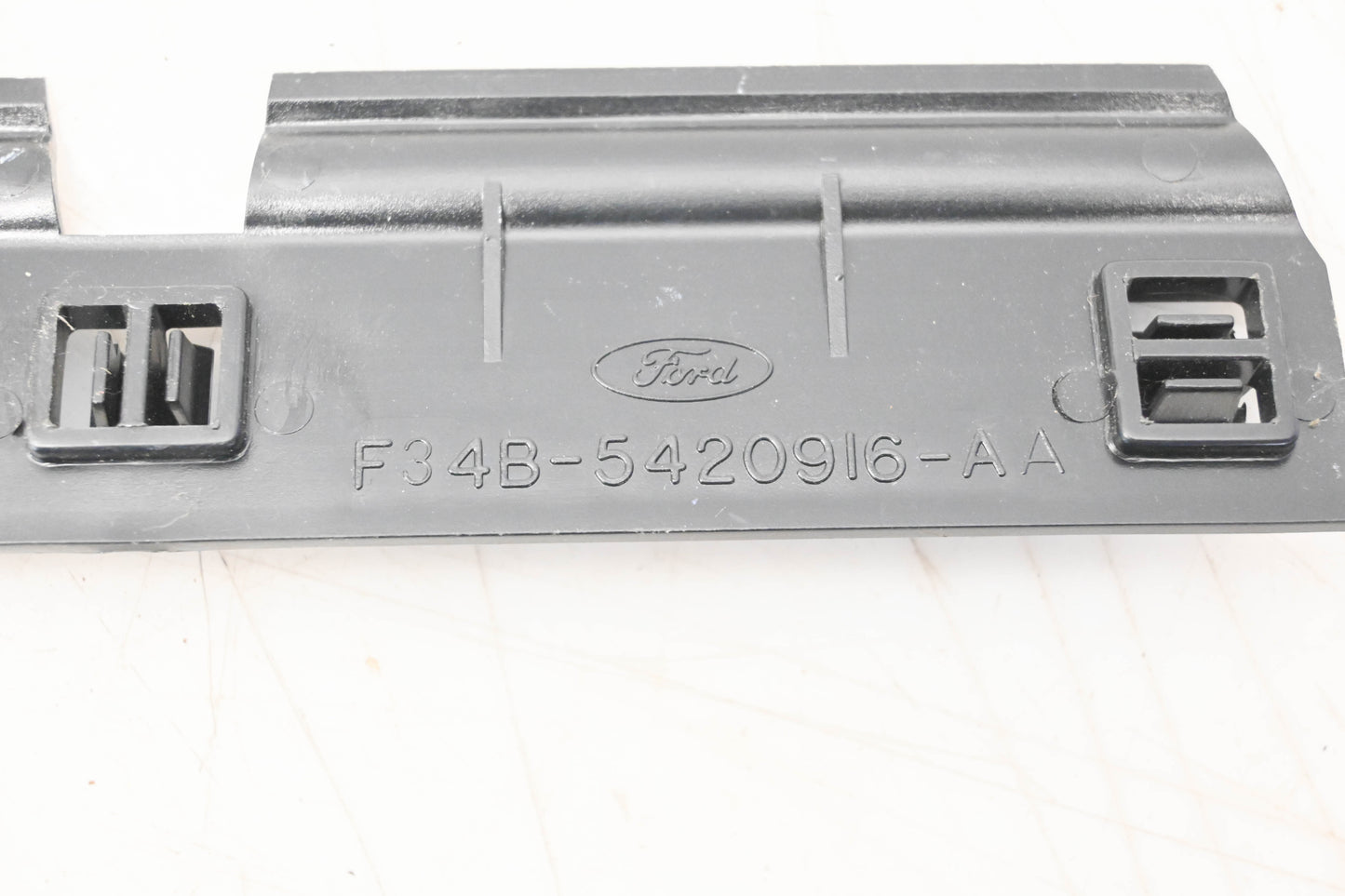 New OEM Ford F34B-5420916-AA, F24Y-5420916-A Retainer NOS