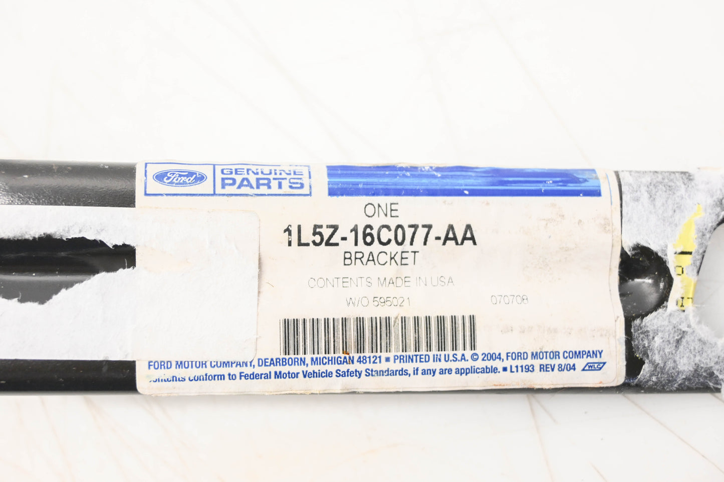 New OEM Ford 1L5Z-16C077-AA Rear Fender Bracket NOS