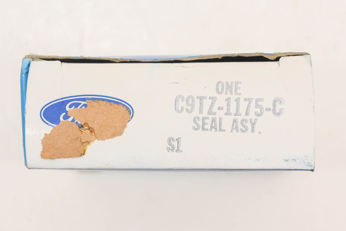 New OEM Ford C9TZ-1175-C Rear Wheel Seal NOS