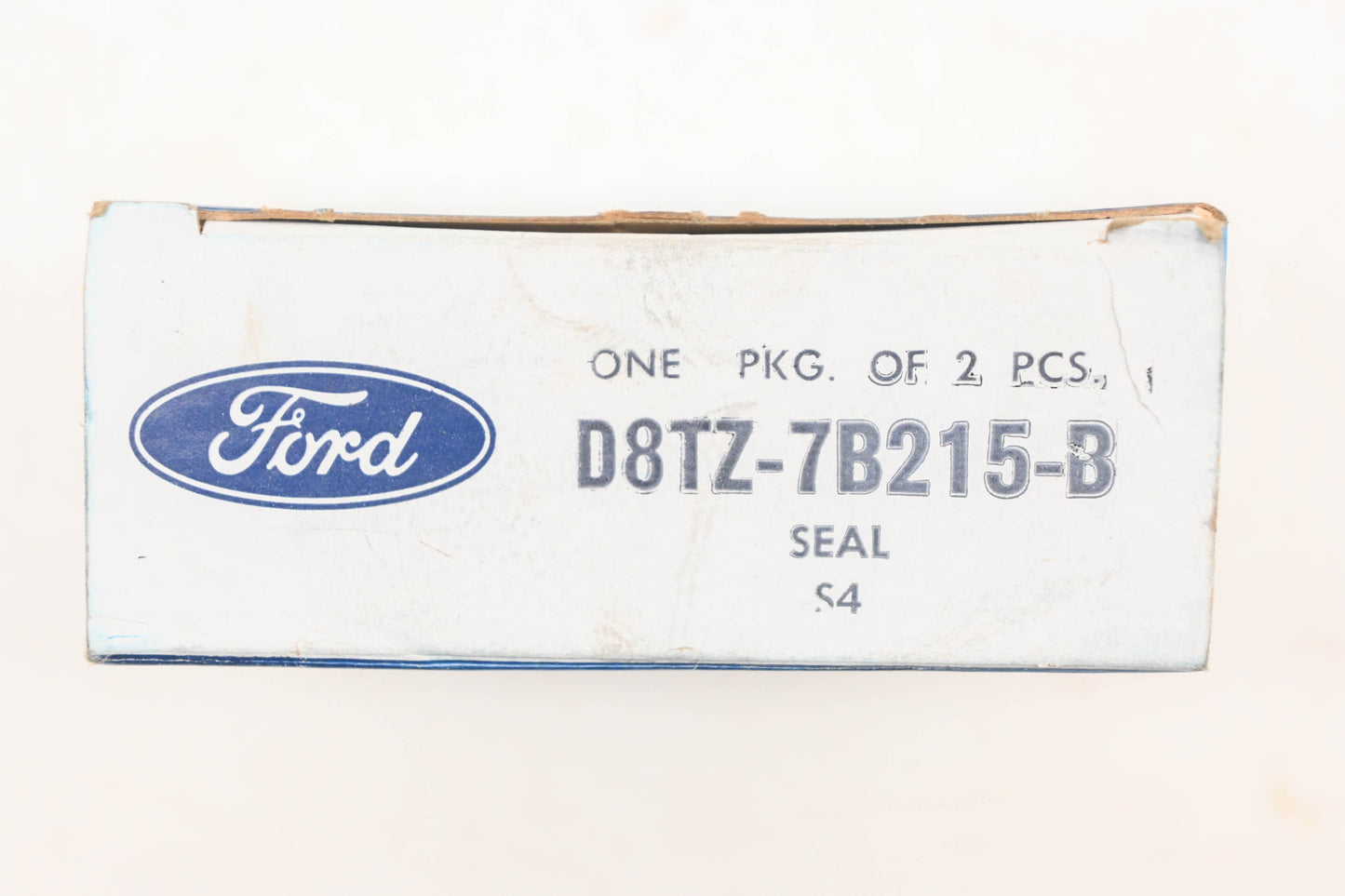 New OEM Ford D8TZ-7B215-B, 18872 Front Output Oil Seals Qty 2 NOS