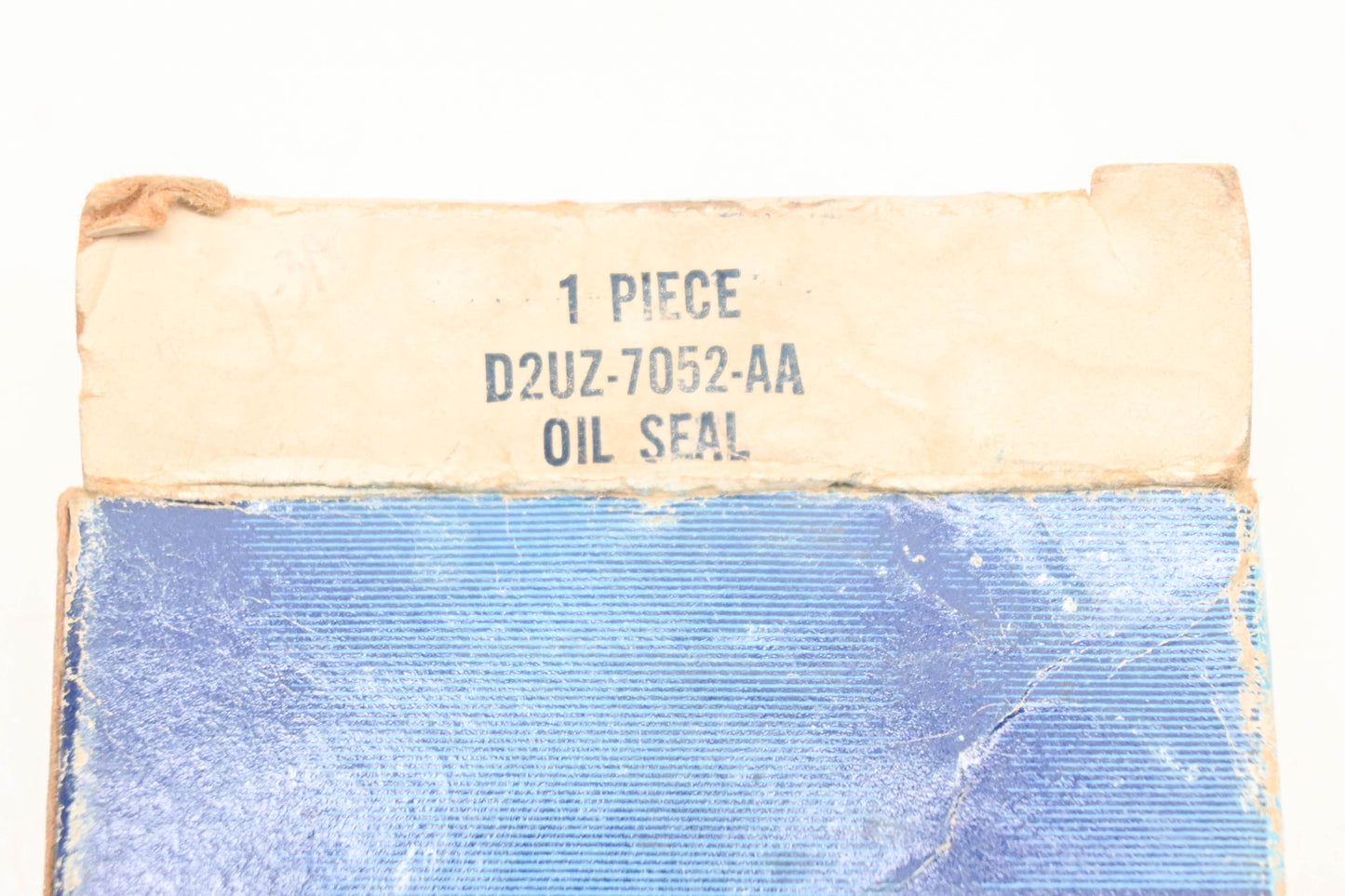 New OEM Ford D2UZ-7052-AA Oil Seal NOS