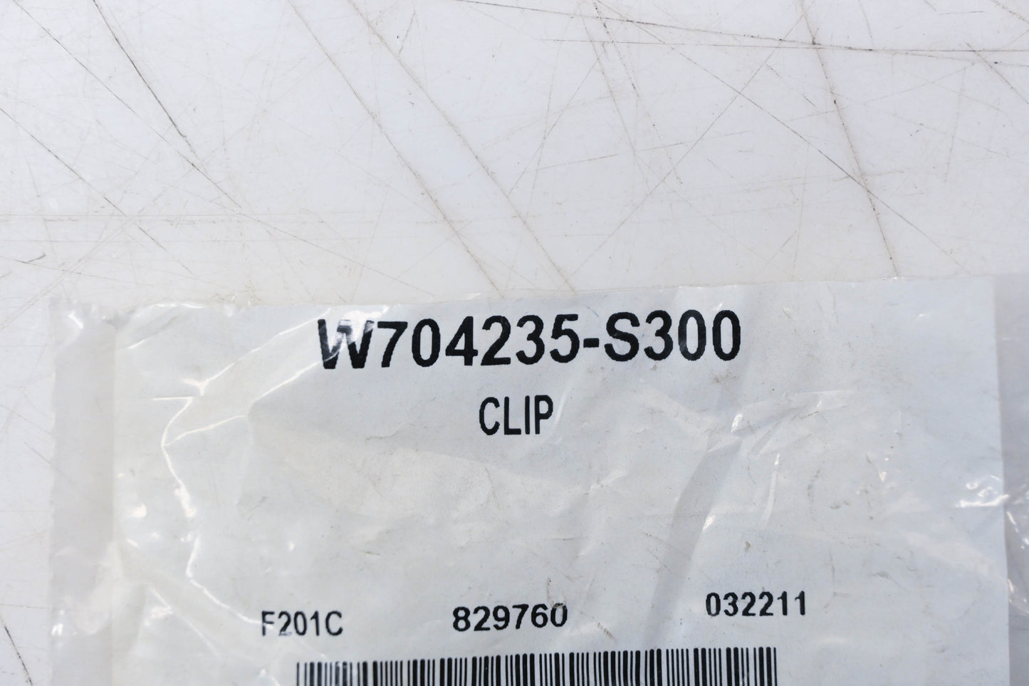 New OEM Ford W704235-S300 Trim Clip NOS