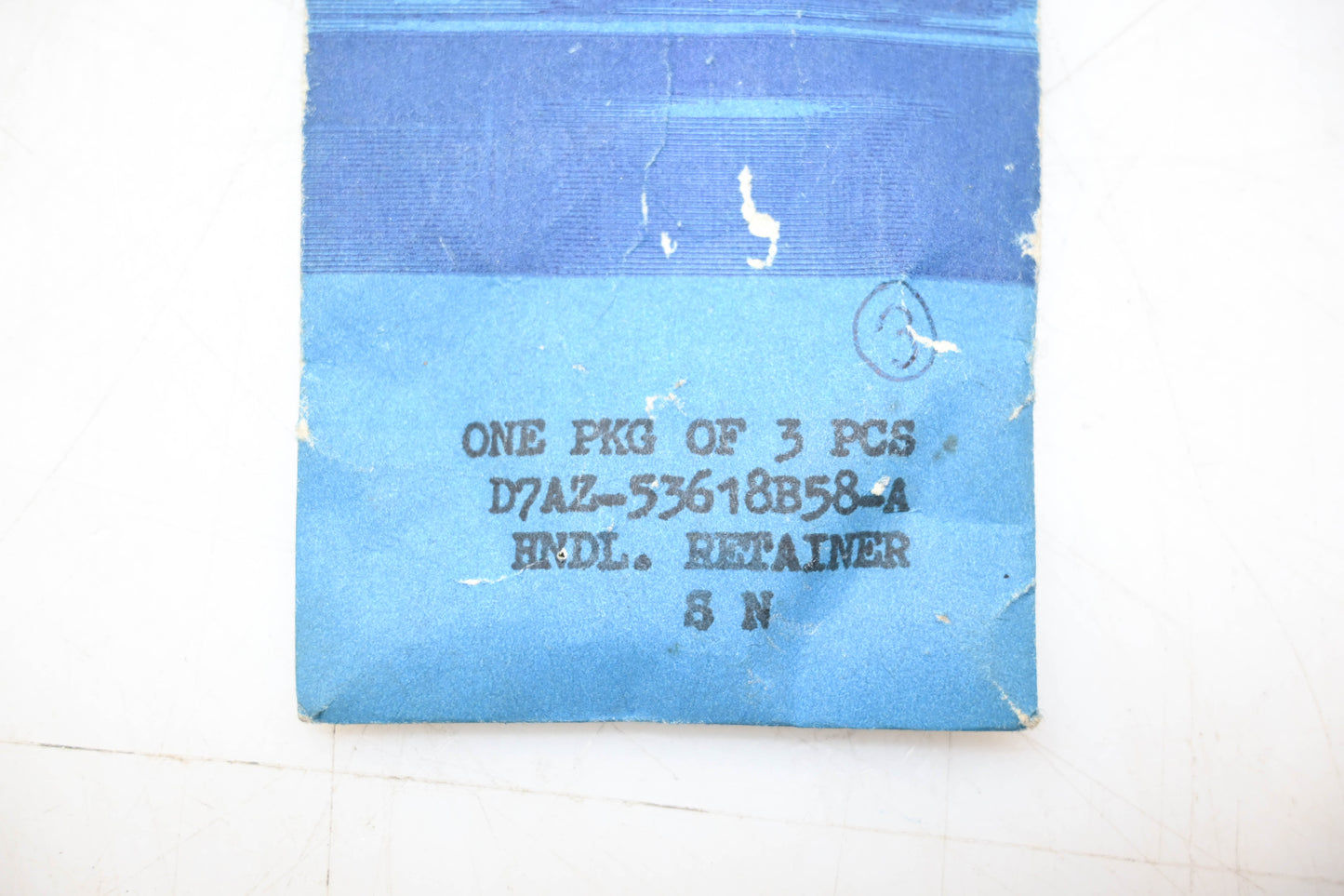 New OEM Ford D7AZ-53618B58-A Retainer Clips Qty 2 NOS