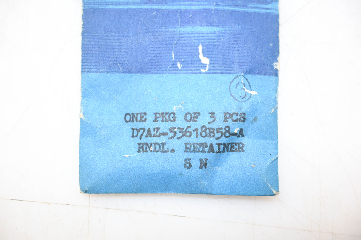 New OEM Ford D7AZ-53618B58-A Retainer Clips Qty 2 NOS