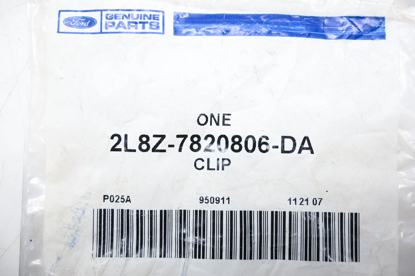 New OEM Ford 2L8Z-7820806-DA Clip NOS